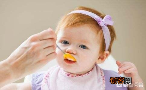 满六个月宝宝刚添加辅食,宝宝营养辅食如何添加？怎样预防便秘？