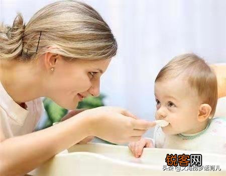满六个月宝宝刚添加辅食,宝宝营养辅食如何添加？怎样预防便秘？