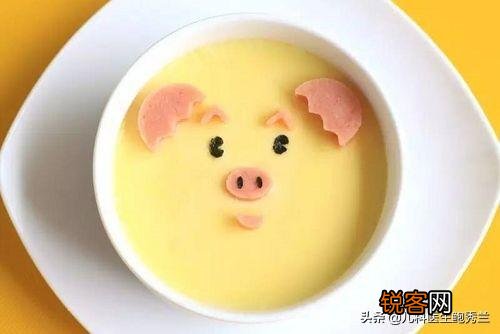 我的宝宝六个月了,该给她吃什么辅食呢?
