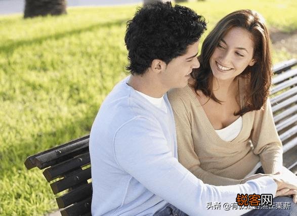 你的女同事跟单位的已婚男同事很暧昧怎么办？