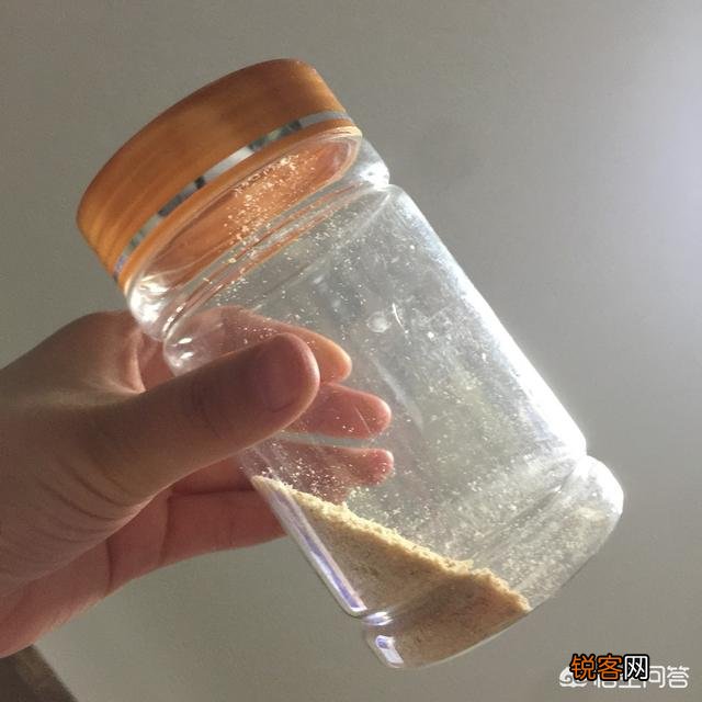 六个月的宝宝第一次吃辅食,该怎样为他添加辅食？