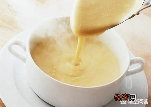 六个月大的婴儿可以吃哪些辅食？为了预防感冒,家里人都常给她喝板蓝根是否可以？