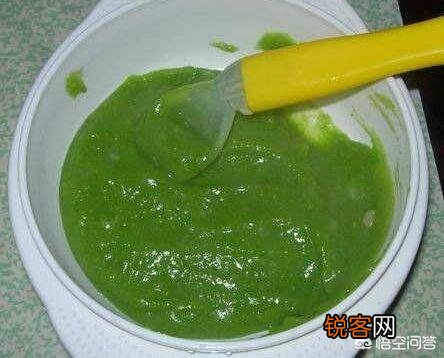 六个月大的婴儿可以吃哪些辅食？为了预防感冒,家里人都常给她喝板蓝根是否可以？