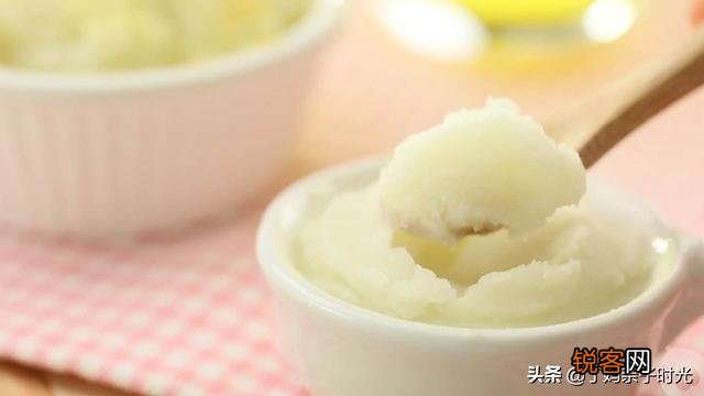 如何给六个月的宝宝做土豆泥和菜？