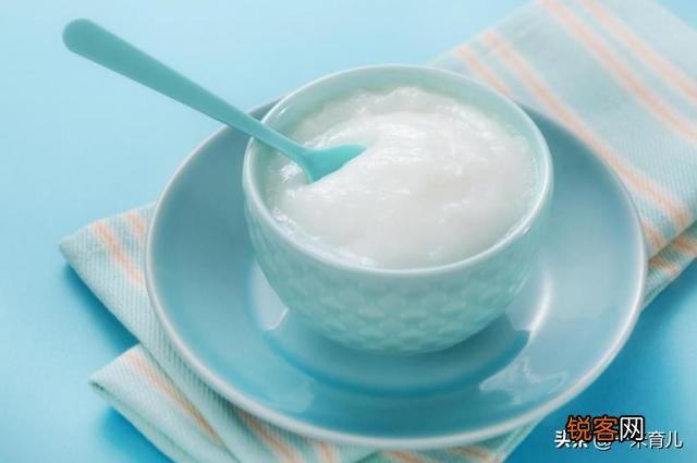孩子6个月多一点,刚接触辅食,想给他添点零食,有什么推荐吗？