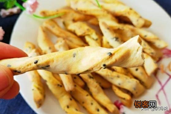 我家宝宝7个月了,都应该添加什么辅食呢？6个月只吃母乳和米粉？