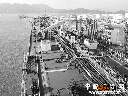 美国“林肯”号航母进入阿曼湾,俄媒:美国攻打伊朗或有3种模式,伊朗有何反击措施？