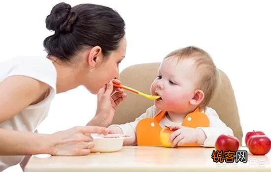 宝宝快6个月了,想开始添加辅食,有什么推荐？应该怎么喂？