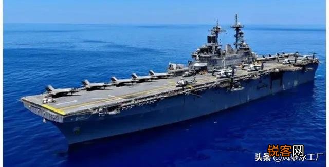 美准航母穿越霍尔木兹海峡,被伊朗发射一枚导弹“吓回”；美国在波斯湾是外强中干吗？
