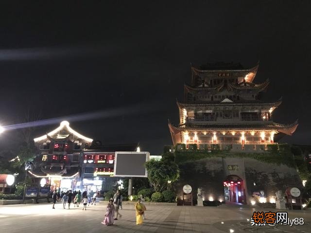 我8月初想去福州平潭岛,纯玩3-4天时间,有好的行程和住宿安排吗？谢谢？