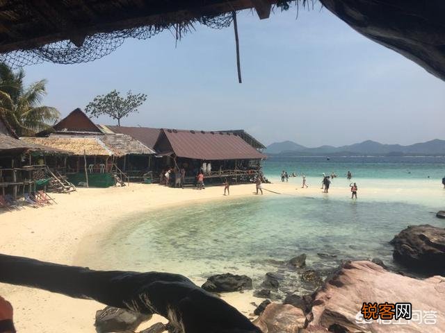 为什么去泰国旅行到处都是中文,有的泰国人也会点汉语？