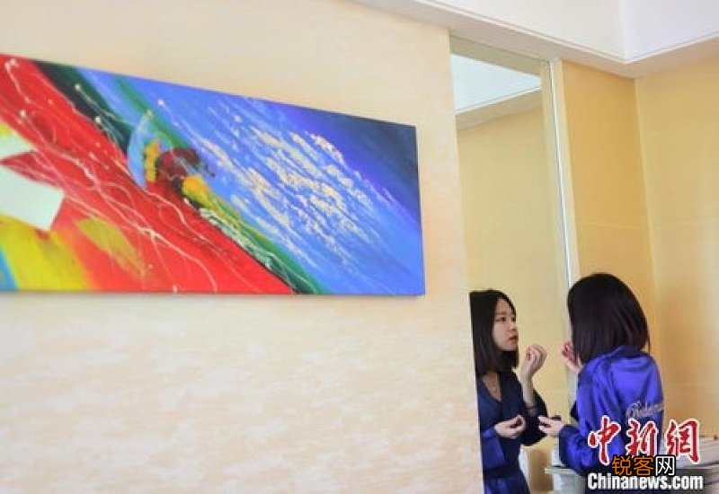职业伴娘走俏婚庆市场：每次参与都是“幸福的客串”