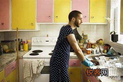 为什么有些男人长得也不帅,也不工作,却有女人心甘情愿养着他？