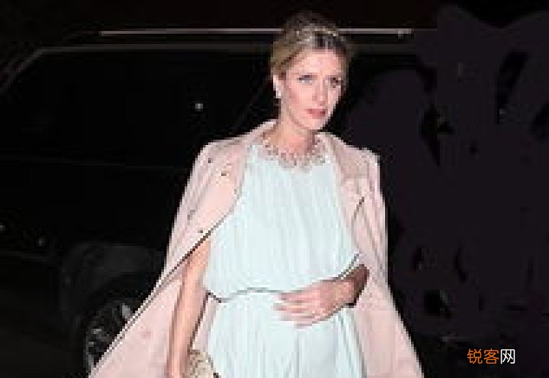 无袖黄色连衣裙配什么外套 无袖黄色连衣裙怎么搭配