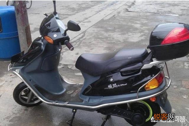 我想买辆电动车,但是不知道雅迪跟爱玛哪个牌子的好,该怎么选？