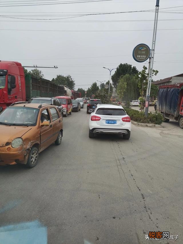 中国城市为什么天天堵车。是车多还是没规划好？