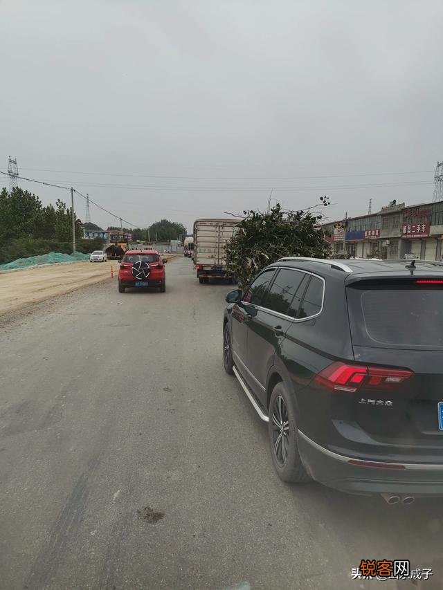 中国城市为什么天天堵车。是车多还是没规划好？