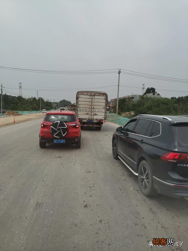 中国城市为什么天天堵车。是车多还是没规划好？