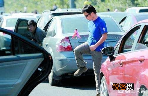 高速上堵车的时候,你都遇到哪些奇葩事？