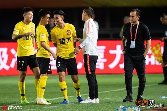 粤媒称国安送走施密特是败笔,恒大高度信任卡纳瓦罗获得回报,你是怎么样看？