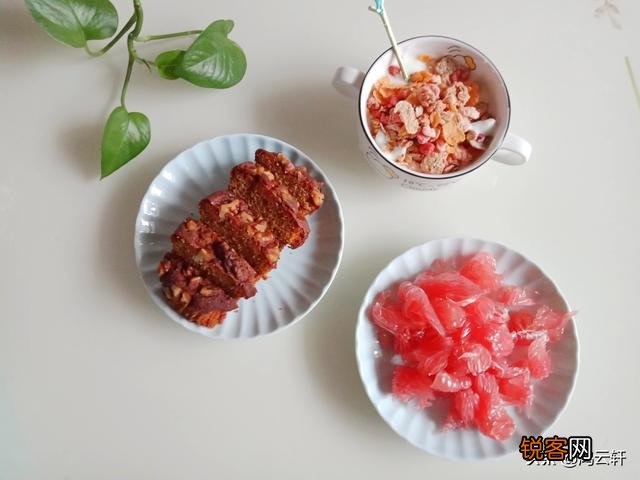 早餐吃牛奶和面包好,还是吃汤圆,饺子好？怎样吃早餐更营养？