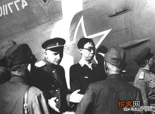 二战时期为什么那么多日本军官和士兵戴眼镜？不会影响作战吗？
