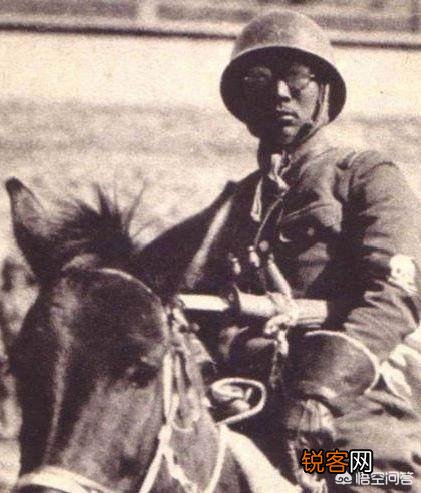二战时期为什么那么多日本军官和士兵戴眼镜?不会影响作战吗?
