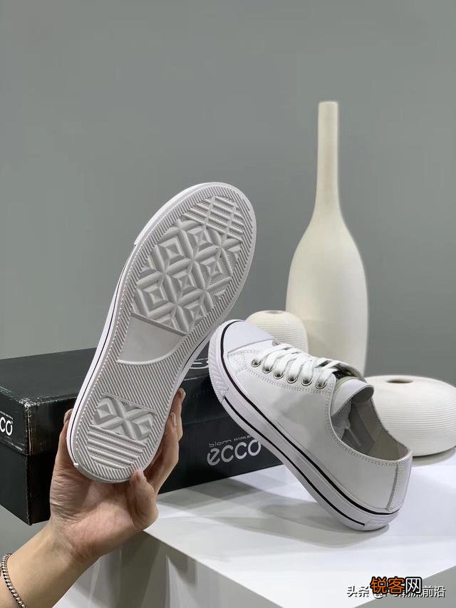有什么比较舒适的小白鞋、平板鞋推荐？