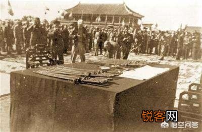 二战中的日本军官为何人手一把军刀？
