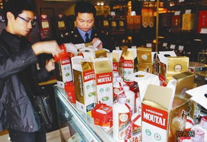 为什么喝完白酒的杯子是臭的