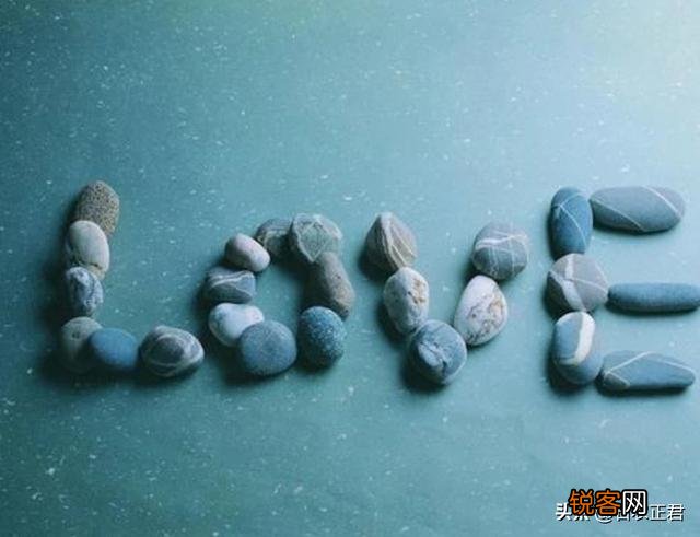 南京女子挖到两块石头,网上鉴定师说能卖百万,差点被骗, 你怎么看？