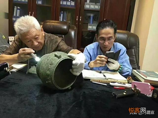 鉴宝节目专家靠目测上手观其外表鉴定可靠吗？图片鉴定靠谱吗？
