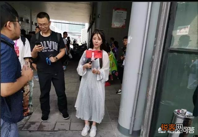 女主播晴子“线下照片”曝光,颜值之高获水友称赞：不输女明星,你觉得如何呢？