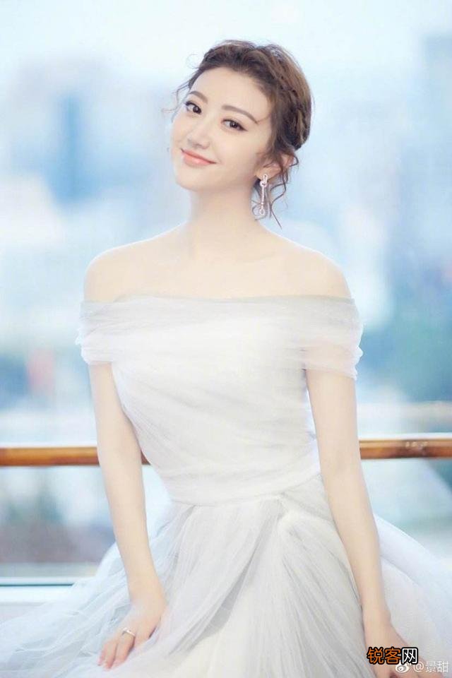 有哪些五官精致,肤白貌美的美女明星？