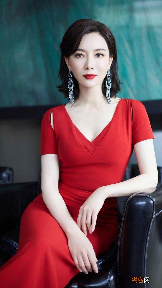 有哪些五官精致,肤白貌美的美女明星？