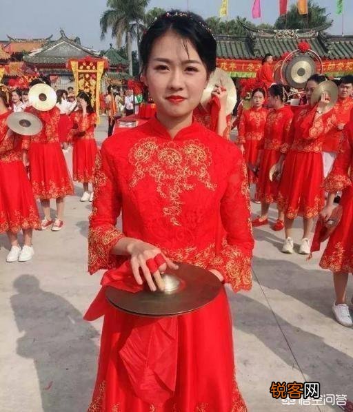 翁佳娜究竟是什么人？