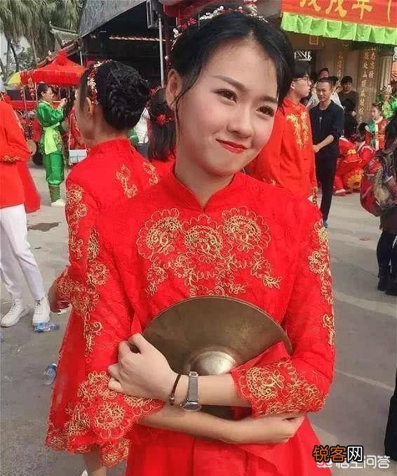 翁佳娜究竟是什么人？