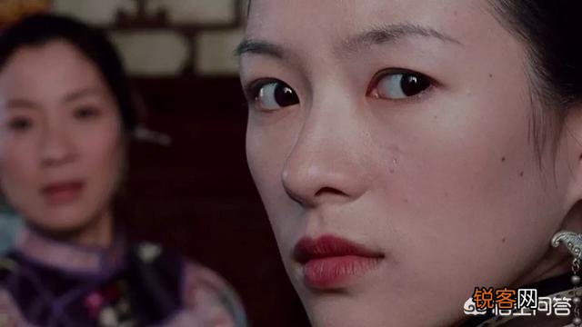 怎样辨别化妆过的女生是不是真的美女？