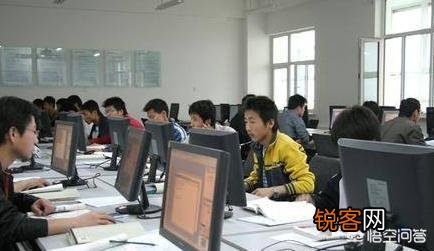 一名通过计算机四级考试的人和世界顶尖黑客相比,哪一个的计算机技术更高呢？