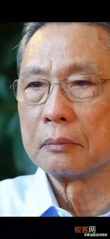 每个年代都有英雄人物,在你眼中,什么样的人方能被称为英雄？