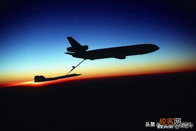 德国入侵法国,隆美尔为什么不背望远镜,只带一部相机？