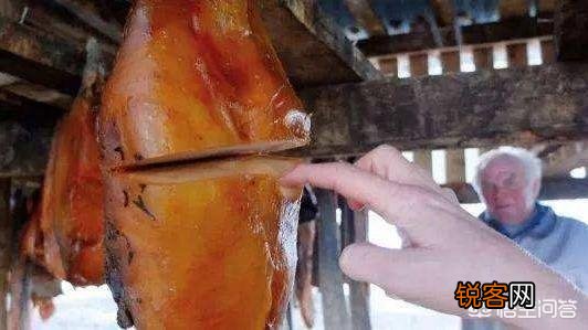 鲨鱼表面有层沙,烹饪前怎样除去那层沙？