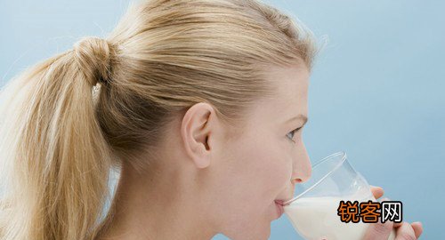 喝加蜜牛奶有助睡眠