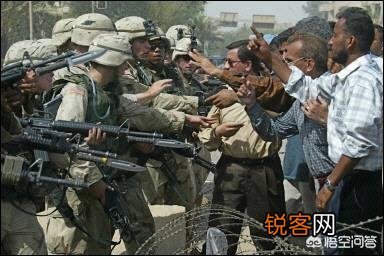 伊拉克人民现在的生活比萨达姆时代更幸福美满吗？现在死的人比萨达姆杀的人,哪个多呢？