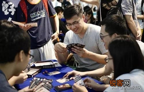 为什么现在KTV娱乐城都是老男人光顾,小年轻都不去了？