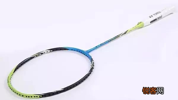 尤尼克斯、胜利和李宁三个品牌推荐一个入门级的羽毛球拍,你会推荐哪款？