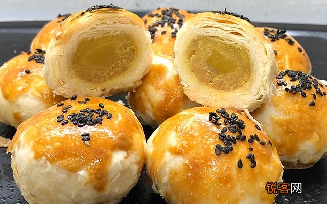 蛋黄酥的做法与配料 新手也能做酥香多层