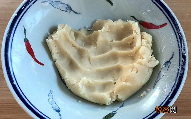 蛋黄酥的做法与配料 新手也能做酥香多层