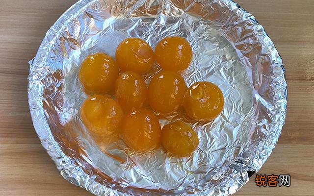 蛋黄酥的做法与配料 新手也能做酥香多层