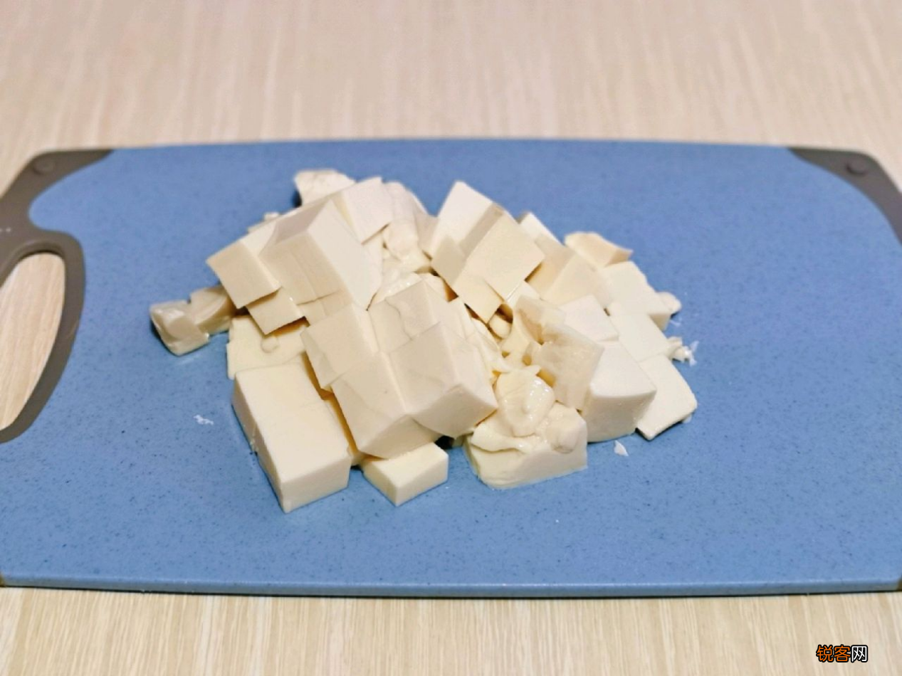 皮蛋豆腐的做法 爽口好吃味道赞